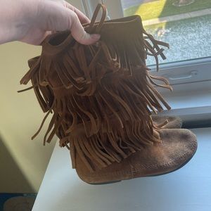 Minnetonka moccasin boots